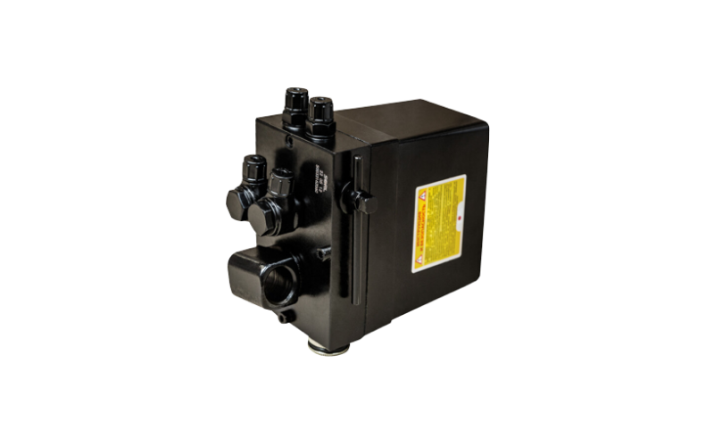 Cab tipping mechanism pump